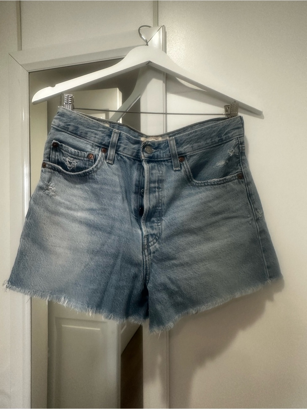 Levi's Ribcage Denim Shorts Size 28